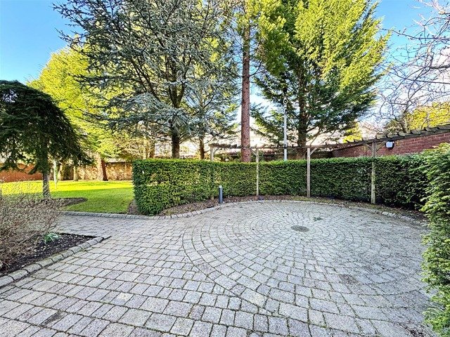 Blantyre Road, Bothwell